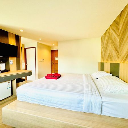 Room Actually Karon Bagian luar foto