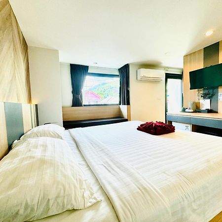 Room Actually Karon Bagian luar foto