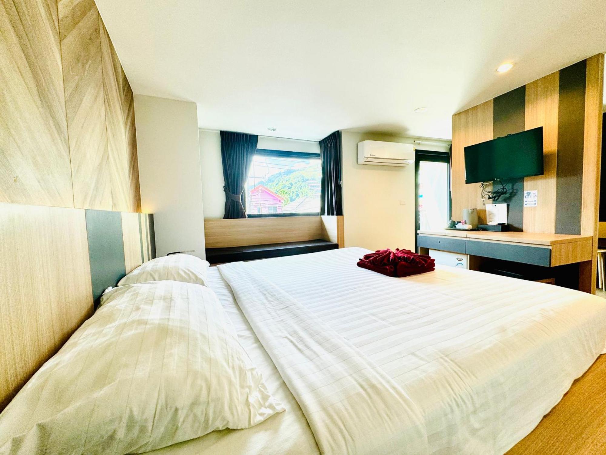 Room Actually Karon Bagian luar foto